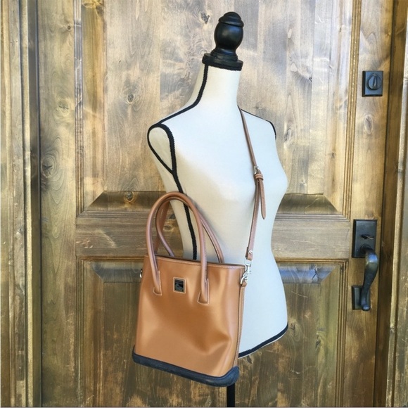 Dooney & Bourke Tan Leather purse - Picture 2 of 11